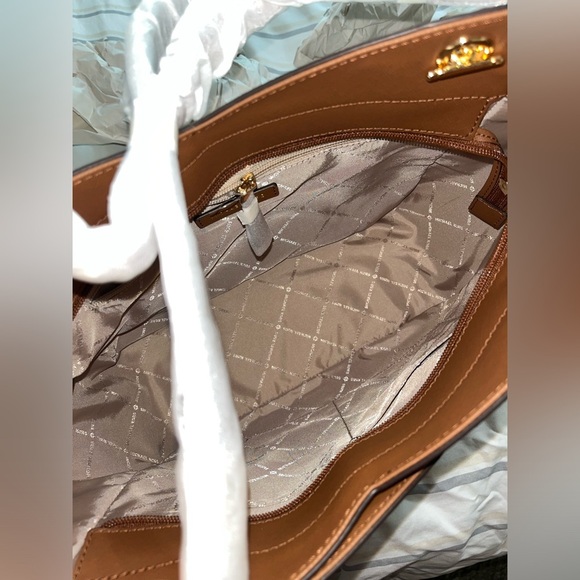 NWOT MK Jet Set Travel Large Chain Shoulder Tote Vanilla MK Signature Logo - Picture 10 of 16